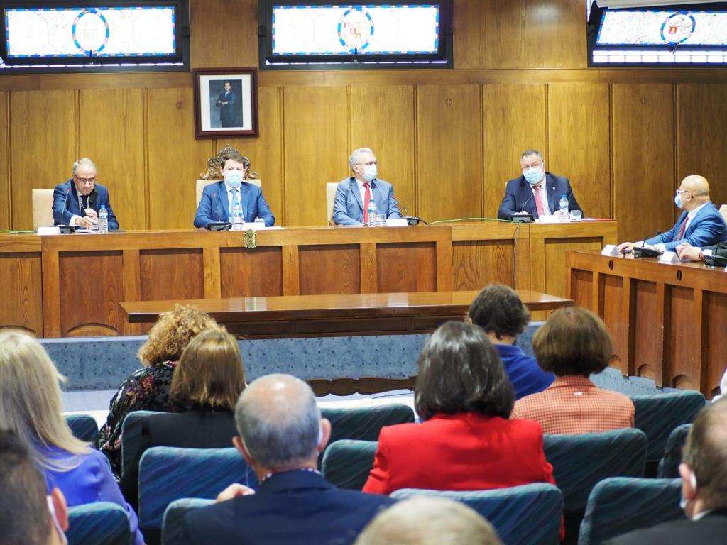 El presidente de la Junta participa en el acto institucional del LXIII Día del Bierzo.
