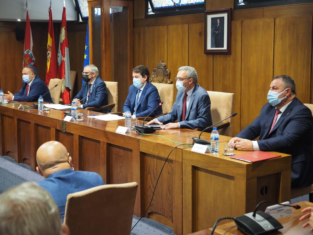 El presidente de la Junta participa en el acto institucional del LXIII Día del Bierzo.