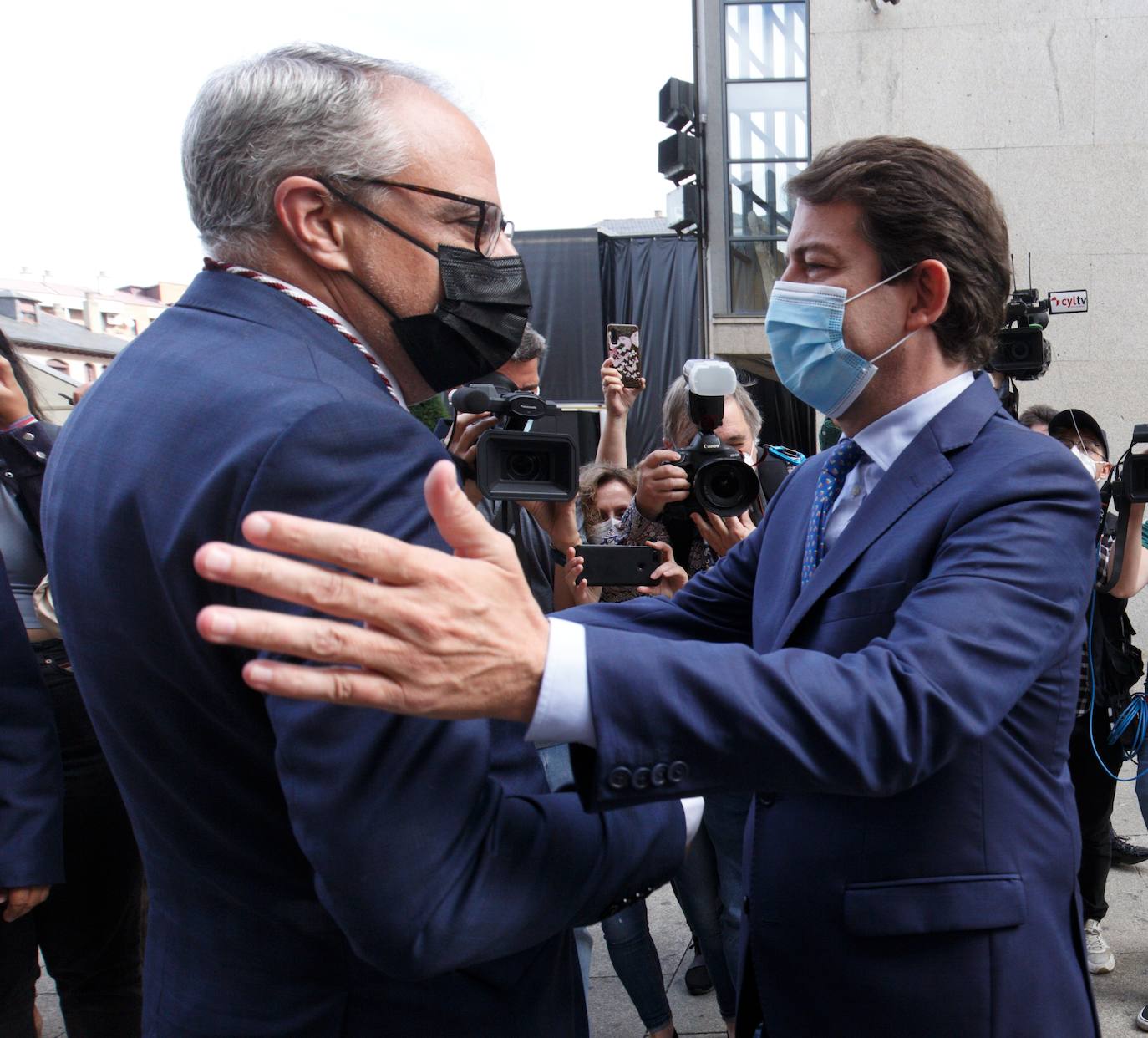 El presidente de la Junta participa en el acto institucional del LXIII Día del Bierzo.