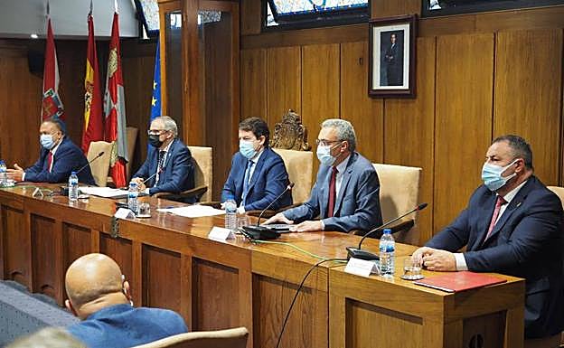 Intervenciones en el salón de pleno del Ayuntamiento de Ponferrada.