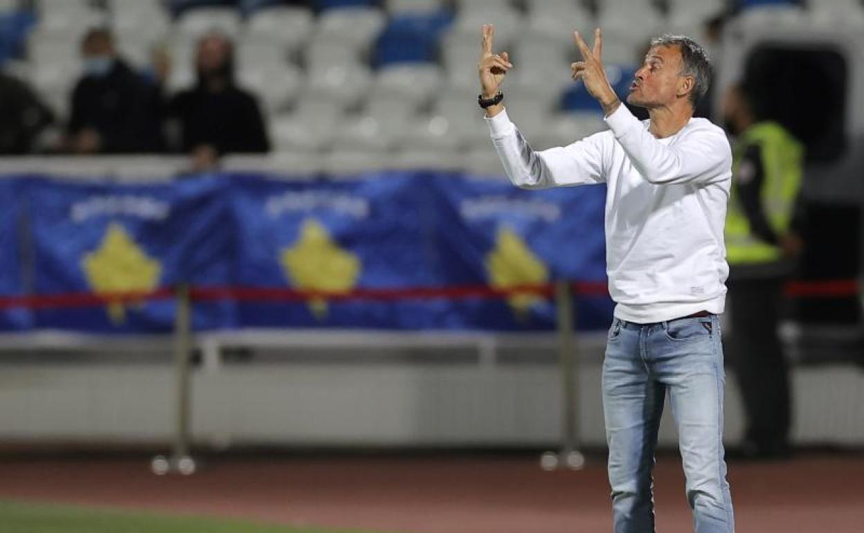 Luis Enrique, durante el partido entre Kosovo y España.