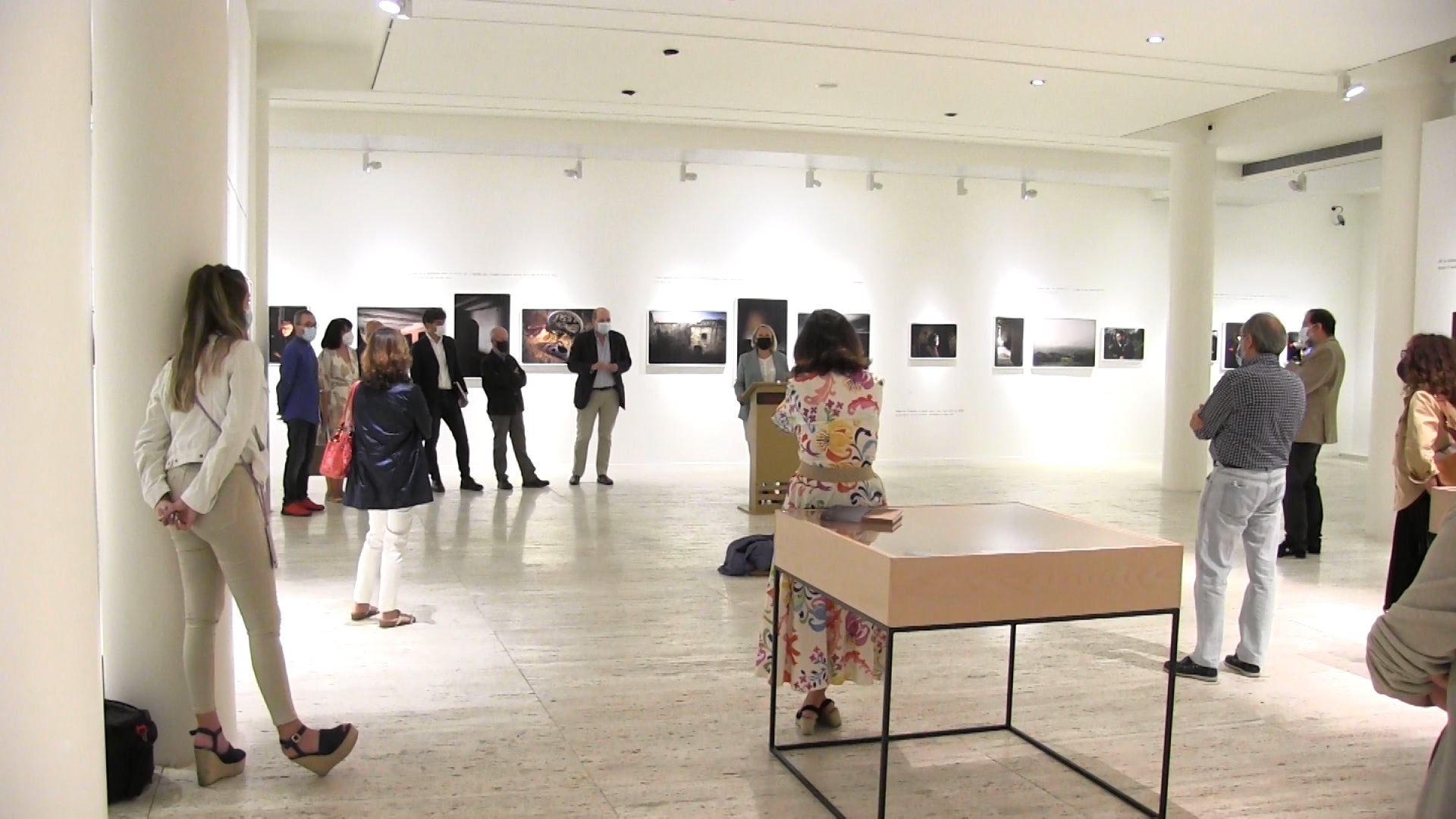 La muestra organizada por la Consejería de Cultura y Turismo en colaboración con Acción Cultural Española, presenta el proyecto fotográfico de José María Navia que describe un viaje a la España interior a través de una selección de las 158 fotografías que conforman el libro del mismo título| La exposición podrá verse hasta el 7 de noviembre