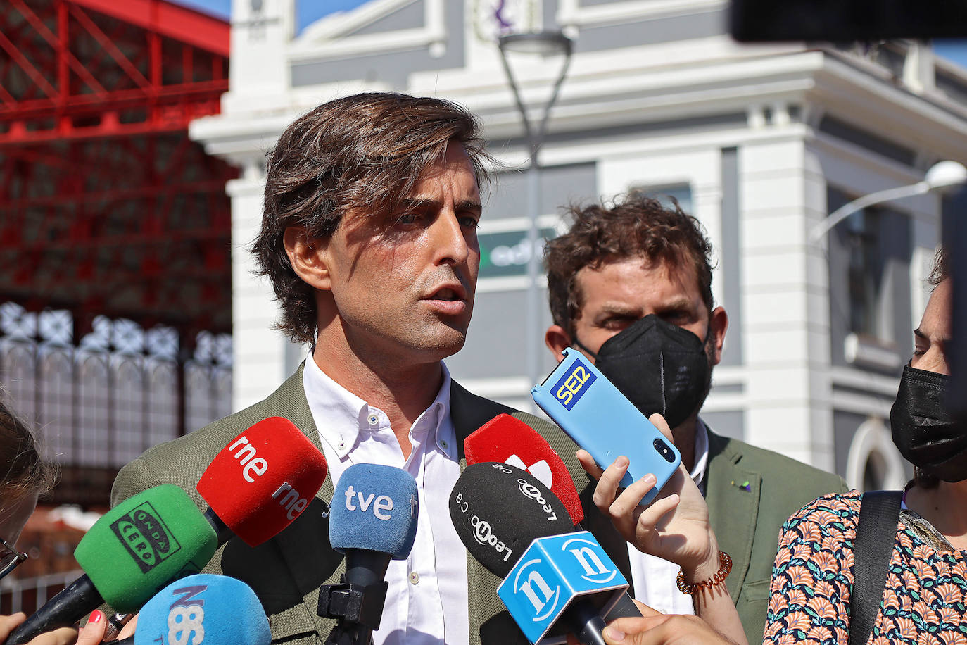 El vicesecretario de Comunicación del PP, Pablo Montesinos, con el secretario provincial Javier Santiago Vélez