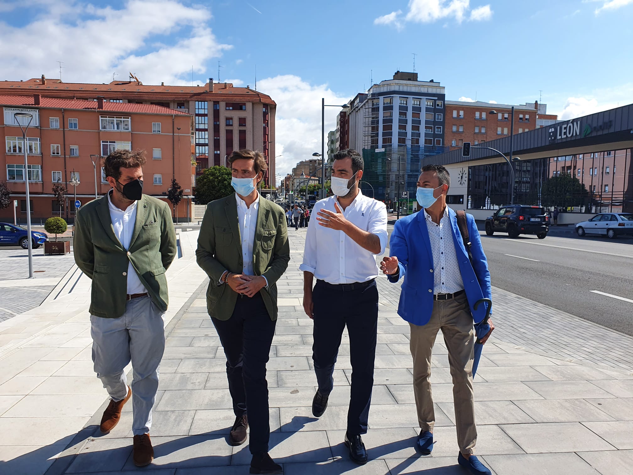 El vicesecretario de Comunicación del PP, Pablo Montesinos, con el secretario provincial Javier Santiago Vélez