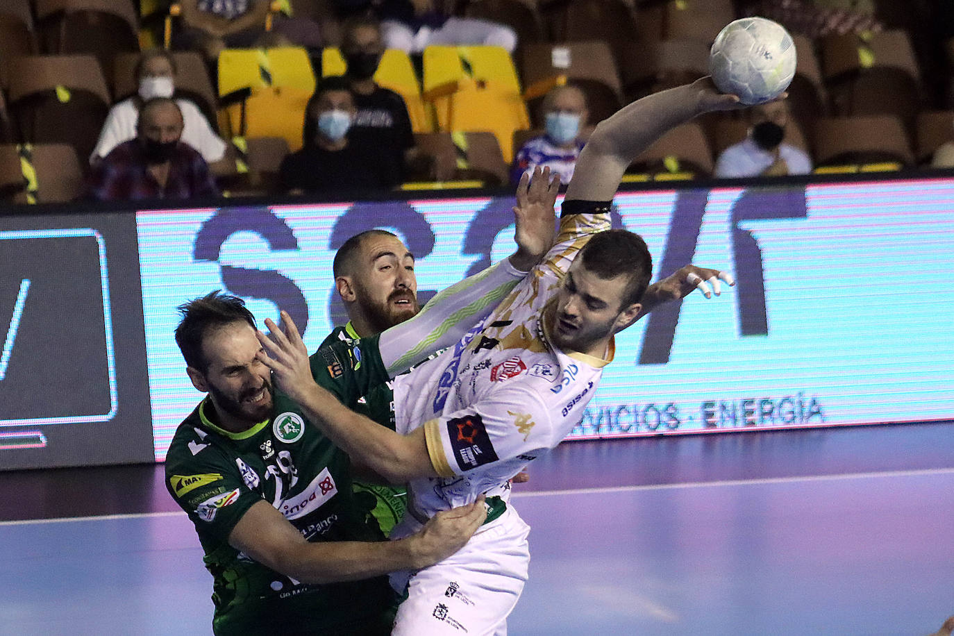 El equipo de Manolo Cadenas ha dado el pistoletazo de salida este sábado a la competición Liga Sacyr Asobal con una victoria