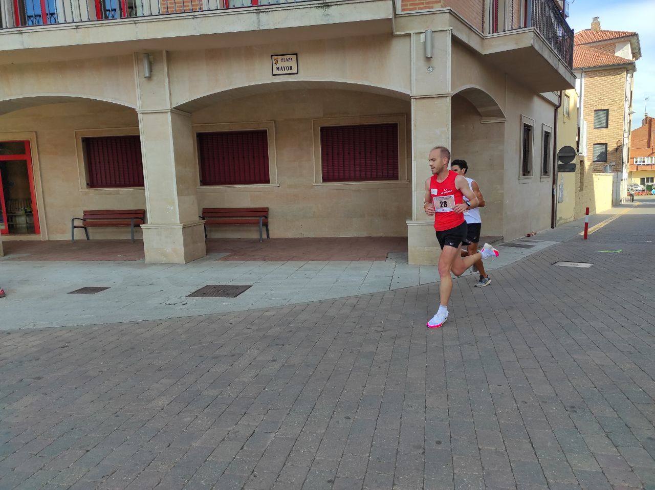 La prueba se desarrolla con éxito y gran participación en las calles de la localidad.