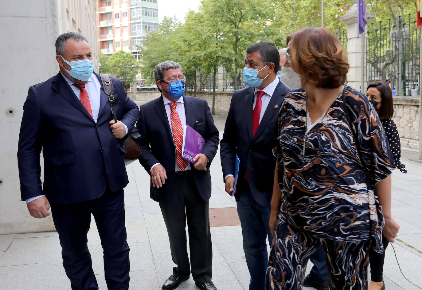 La consejera de Sanidad, Verónica Casado, se reúne con los presidentes de las diputaciones provinciales de Castilla y León para analizar la situación de la Atención Primaria en la Comunidad. Asiste, el vicepresidente de la Junta, Francisco Igea.