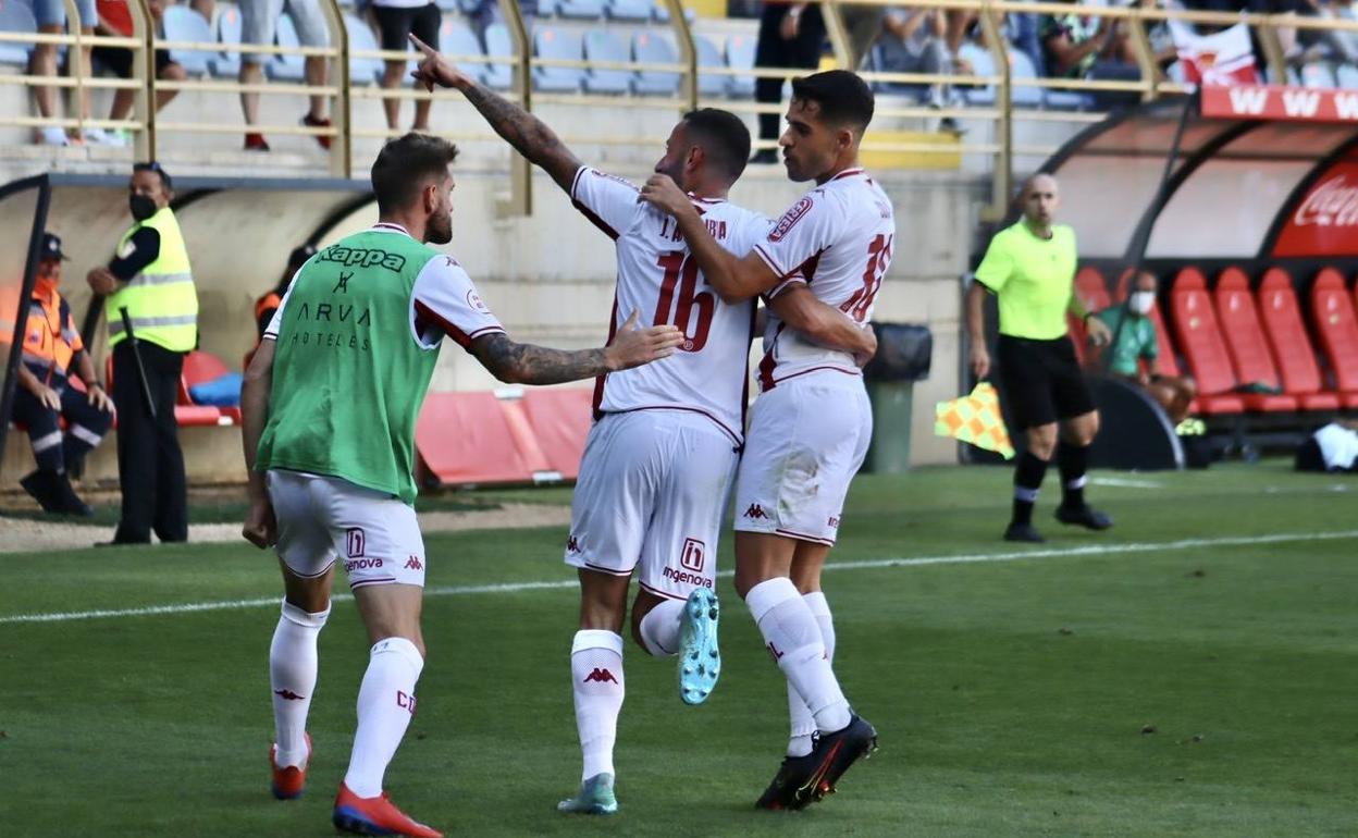 Jon Ander celebra el gol del empate.