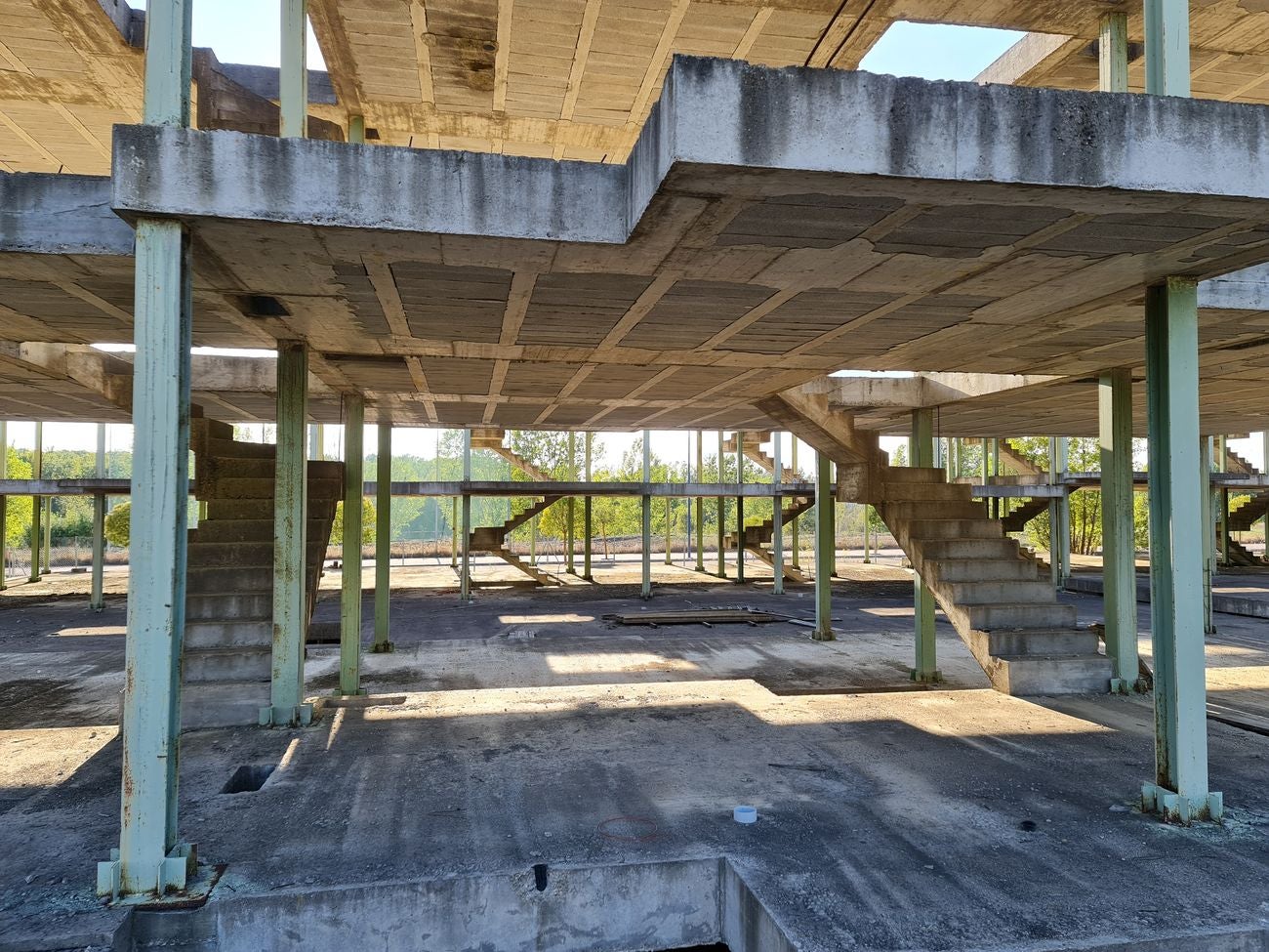 Fue un ejemplo mayúsculo del desorden y el descontrol de la construcción | La crisis atrapó a decenas de ahorradores y paralizó innumerables inmuebles que se quedaron 'en los huesos | Superada la crisis del ladrillo y la pandemia algunas de aquellas promociones son reactivadas | Una promoción paralizada por la crisis de Begar y ahora reactivada es el mejor ejemplo de la recuperación. 