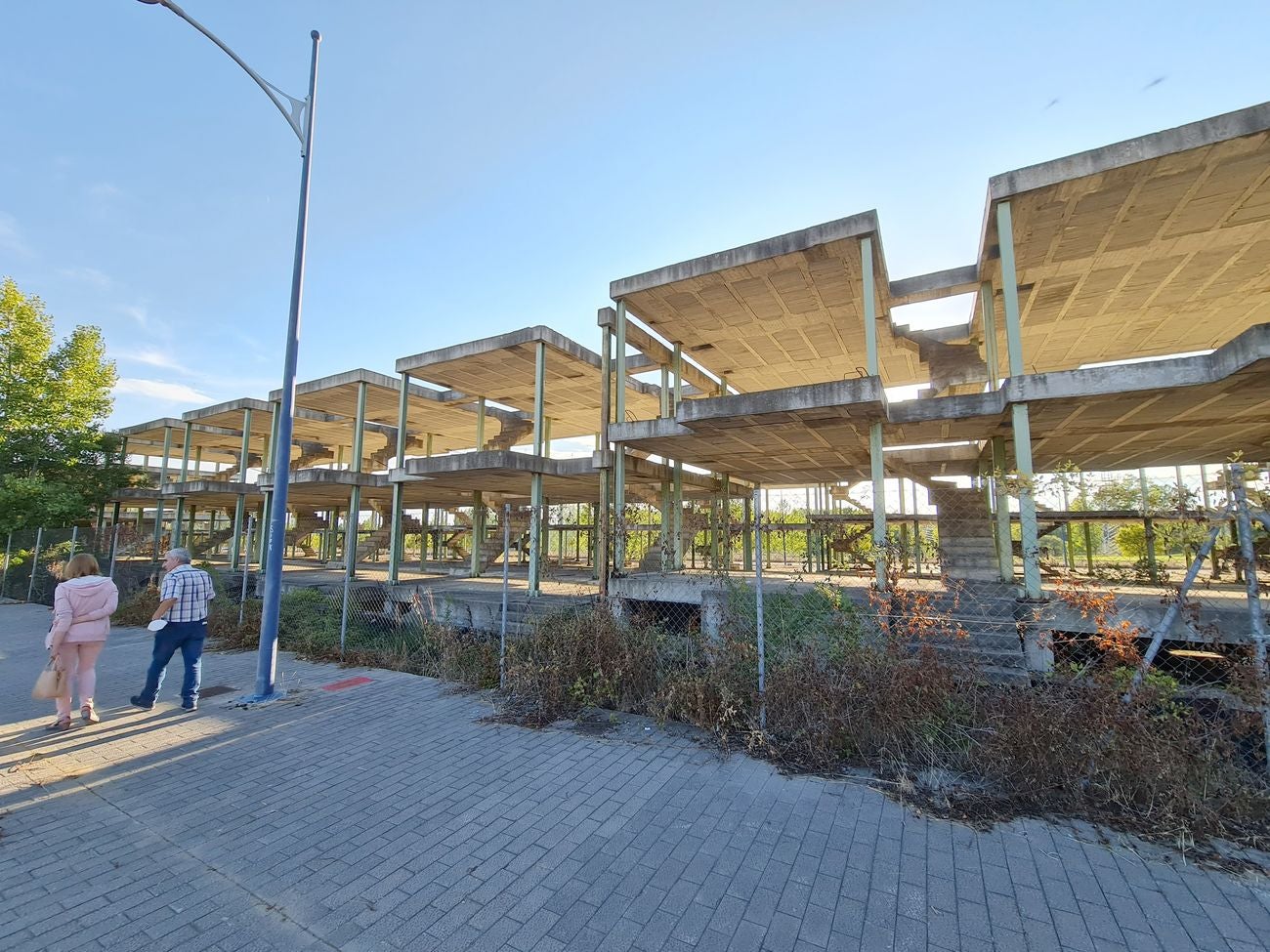 Fue un ejemplo mayúsculo del desorden y el descontrol de la construcción | La crisis atrapó a decenas de ahorradores y paralizó innumerables inmuebles que se quedaron 'en los huesos | Superada la crisis del ladrillo y la pandemia algunas de aquellas promociones son reactivadas | Una promoción paralizada por la crisis de Begar y ahora reactivada es el mejor ejemplo de la recuperación. 