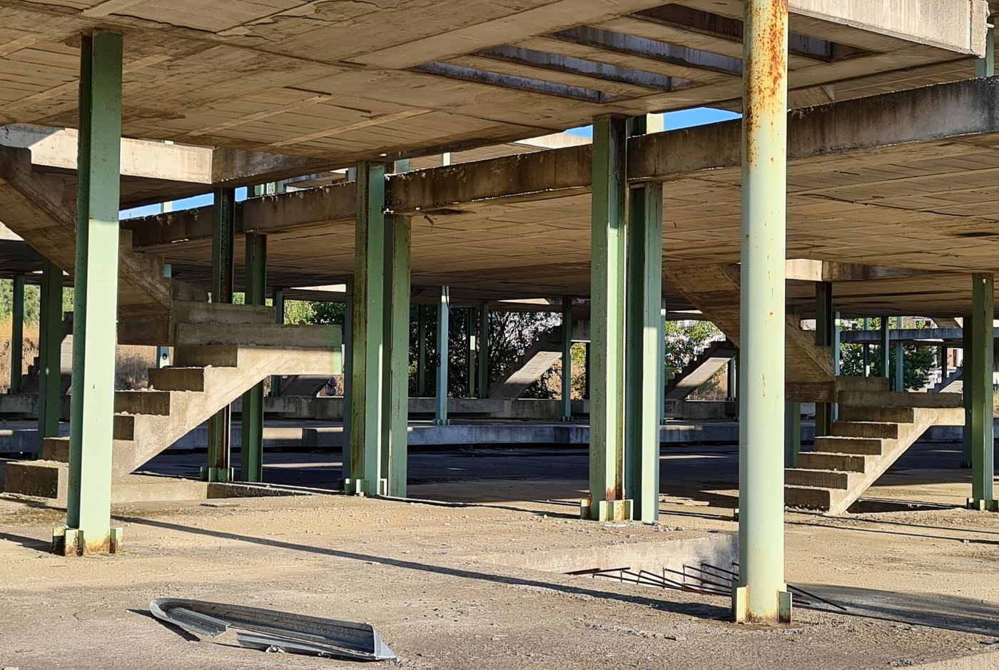 Fue un ejemplo mayúsculo del desorden y el descontrol de la construcción | La crisis atrapó a decenas de ahorradores y paralizó innumerables inmuebles que se quedaron 'en los huesos | Superada la crisis del ladrillo y la pandemia algunas de aquellas promociones son reactivadas | Una promoción paralizada por la crisis de Begar y ahora reactivada es el mejor ejemplo de la recuperación. 