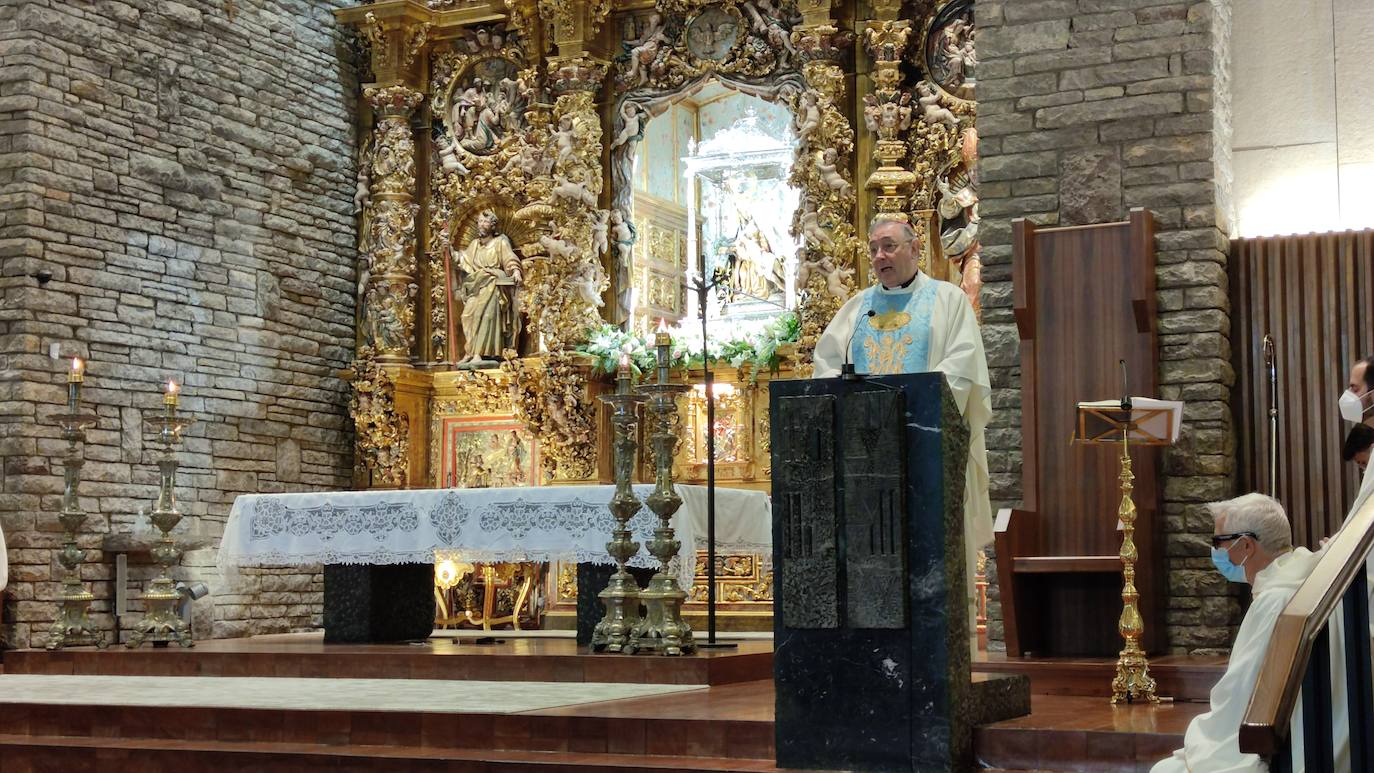 La Virgen del Camino rinde honores en su tradicional misa a la patrona de la Región Leonesa.