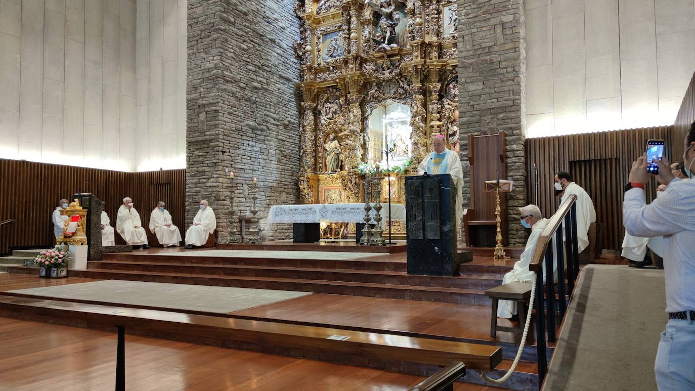 La Virgen del Camino rinde honores en su tradicional misa a la patrona de la Región Leonesa.