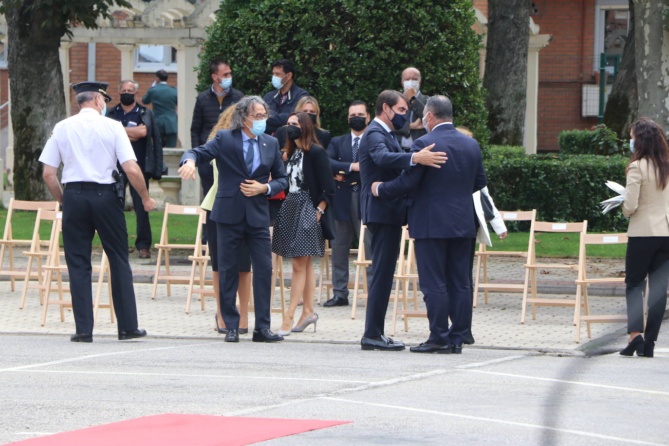 La comandancia de León acoge el acto castrense para recibir al nuevo jefe de la XII Zona de la Guardia Civil.