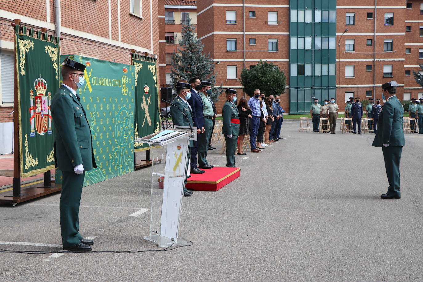 La comandancia de León acoge el acto castrense para recibir al nuevo jefe de la XII Zona de la Guardia Civil.