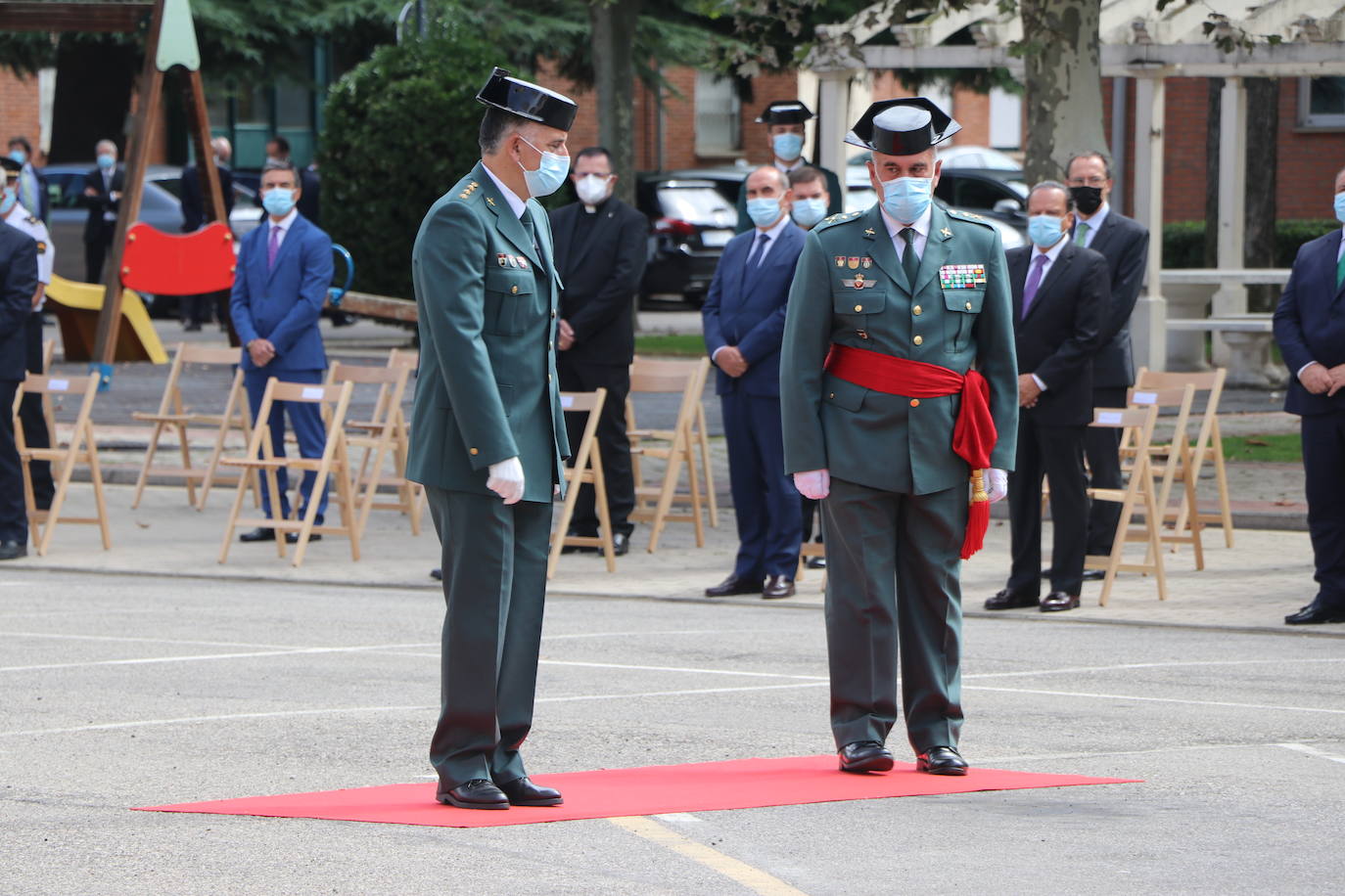 La comandancia de León acoge el acto castrense para recibir al nuevo jefe de la XII Zona de la Guardia Civil.