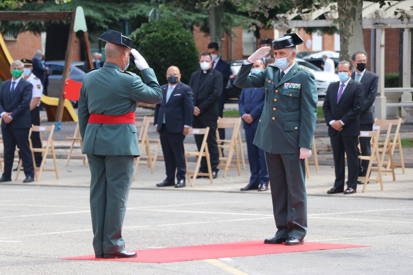 La comandancia de León acoge el acto castrense para recibir al nuevo jefe de la XII Zona de la Guardia Civil.