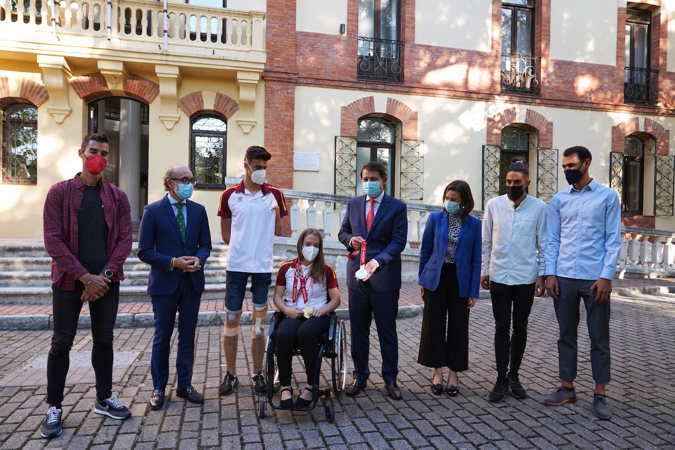 El presidente de la Junta de Castilla y León, Alfonso Fernández Mañueco, recibe a los deportistas de la Comunidad que participaron en los Juegos Olímpicos y Paraolímpicos de Tokio.