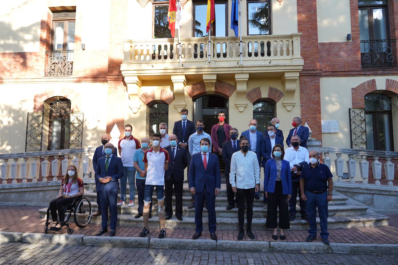 El presidente de la Junta de Castilla y León, Alfonso Fernández Mañueco, recibe a los deportistas de la Comunidad que participaron en los Juegos Olímpicos y Paraolímpicos de Tokio.