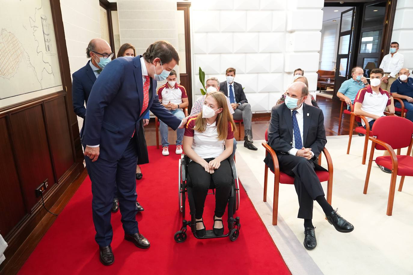 El presidente de la Junta de Castilla y León, Alfonso Fernández Mañueco, recibe a los deportistas de la Comunidad que participaron en los Juegos Olímpicos y Paraolímpicos de Tokio.