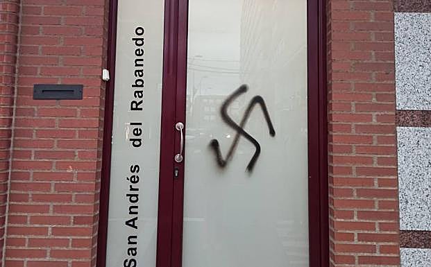 Imagen principal - IU y PCE denuncian el tercer ataque contra su sede en San Andrés en el último año