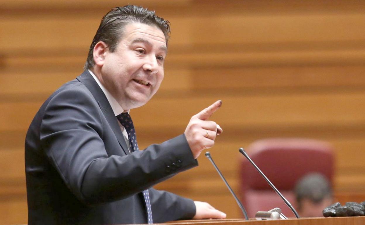 Luis Mariano Santos, durante una intervención en las Cortes de Castilla y León. 