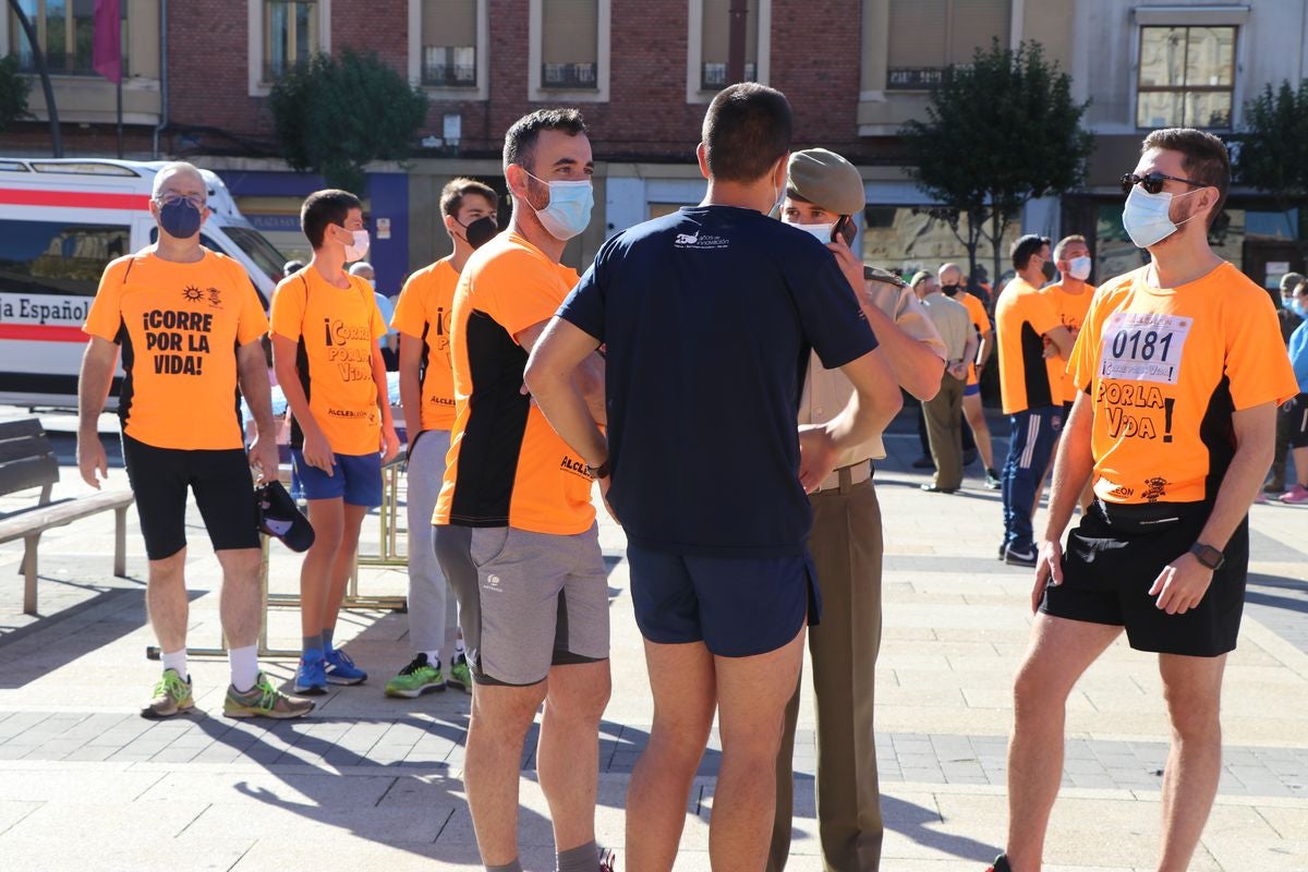 La VIII edición de la carrera solidaria de Alcles ha congregado a decenas de personas en la explanada de San Marcos para visibilizar la lucha contra las enfermedades de la sangre.