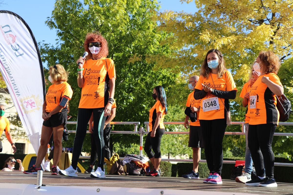La VIII edición de la carrera solidaria de Alcles ha congregado a decenas de personas en la explanada de San Marcos para visibilizar la lucha contra las enfermedades de la sangre.