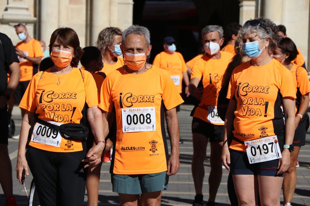 La VIII edición de la carrera solidaria de Alcles ha congregado a decenas de personas en la explanada de San Marcos para visibilizar la lucha contra las enfermedades de la sangre.
