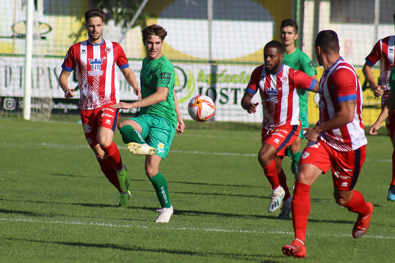 Atlético Astorga y Atlético Bembibre disputaron el primer derbi de la temporada en Tercera RFEF entre equipos de la provincia.