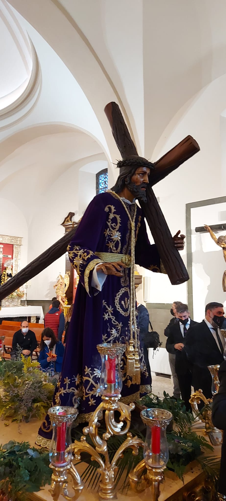 Esta incónica talla de la Semana Santa leonesa ha regresado a la iglesia de Santa Nonia tras las obras en dicho templo.