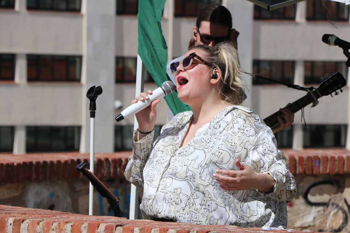 El tributo a La Oreja de Van Gogh 'El Viaje de Copperpot' ha ofrecido un concierto en honor a la banda donostiarra en el entorno de la muralla de El Cid.