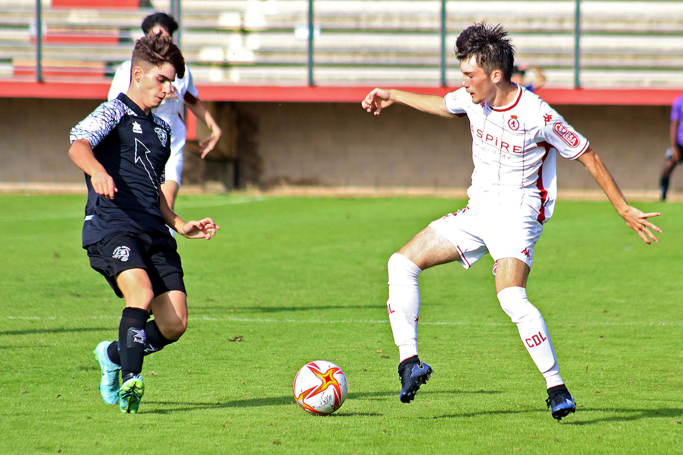 El cuadro leonés venció con autoridad al Flecha Negra en su segundo partido como local