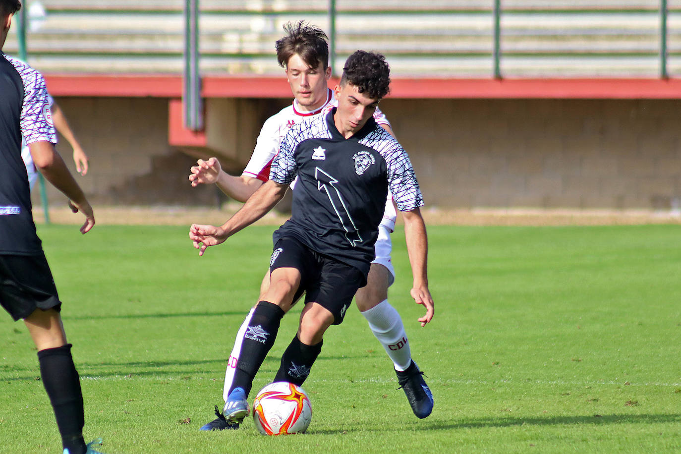 El cuadro leonés venció con autoridad al Flecha Negra en su segundo partido como local