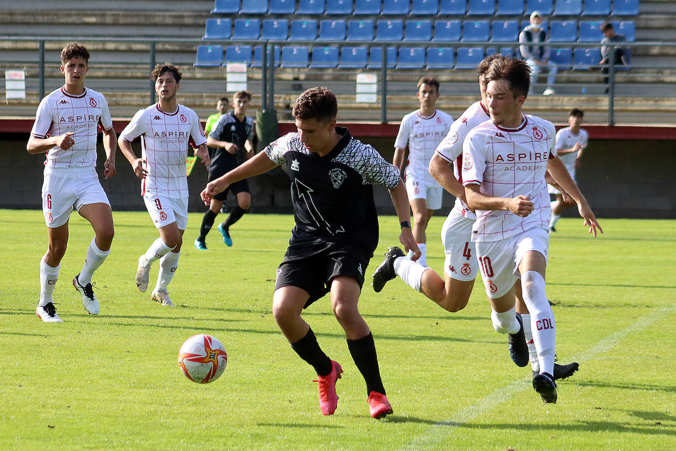 El cuadro leonés venció con autoridad al Flecha Negra en su segundo partido como local