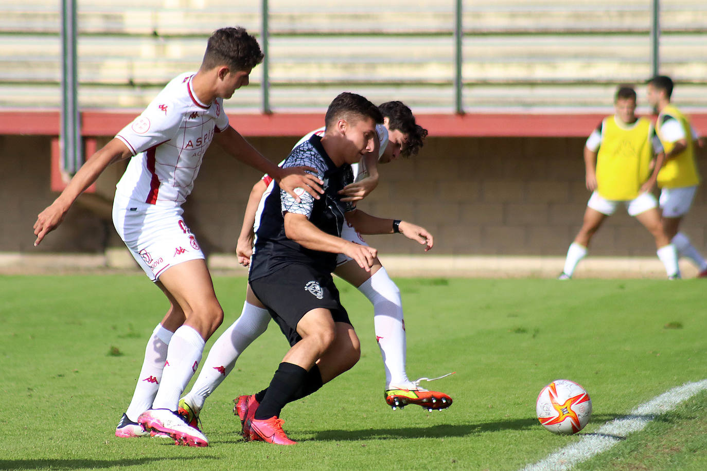 El cuadro leonés venció con autoridad al Flecha Negra en su segundo partido como local