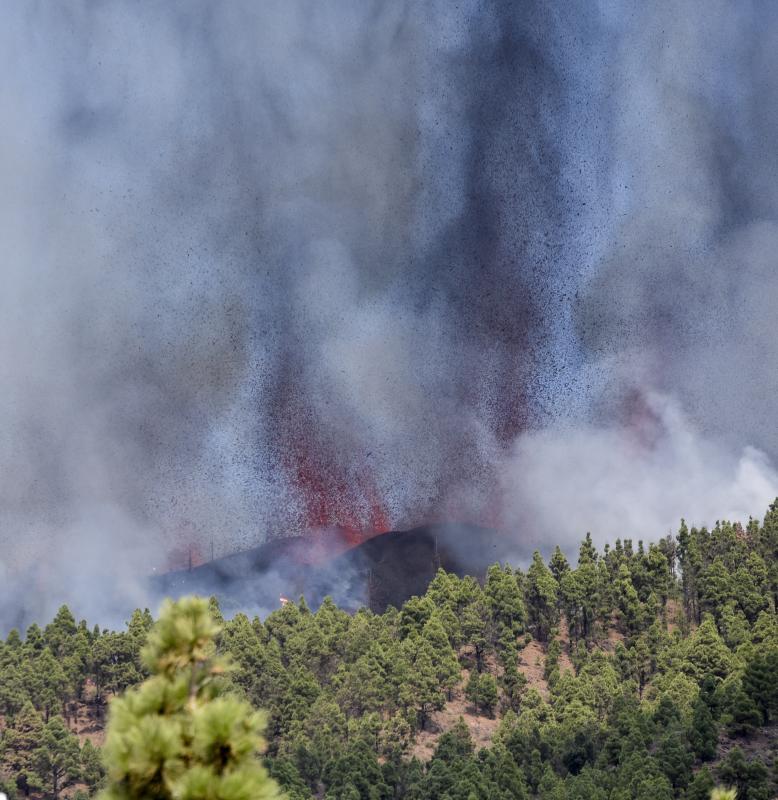 Fotos: El volcán en La Palma entra en erupción