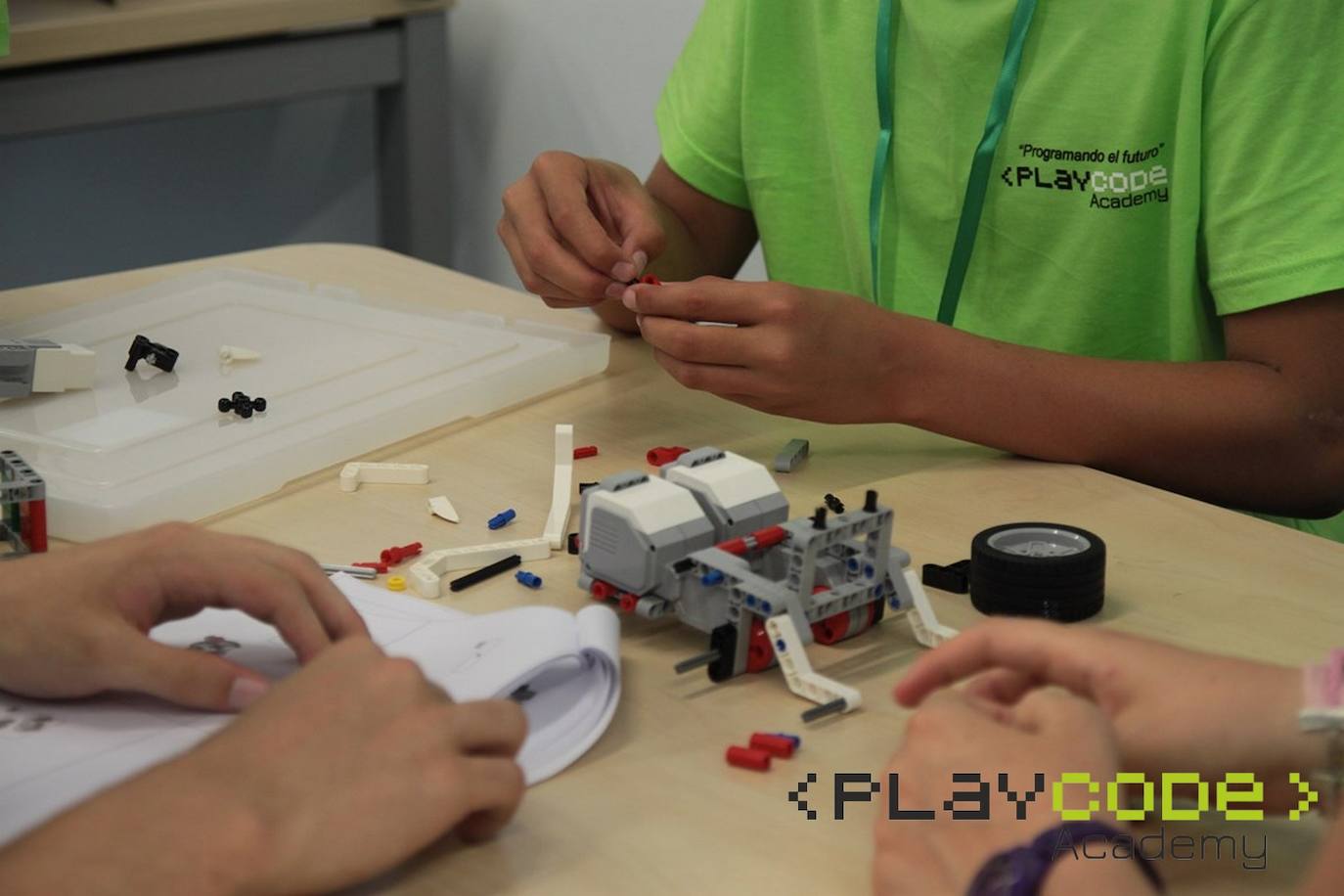 Play Code Academy, programando el futuro de los jóvenes leoneses. 
