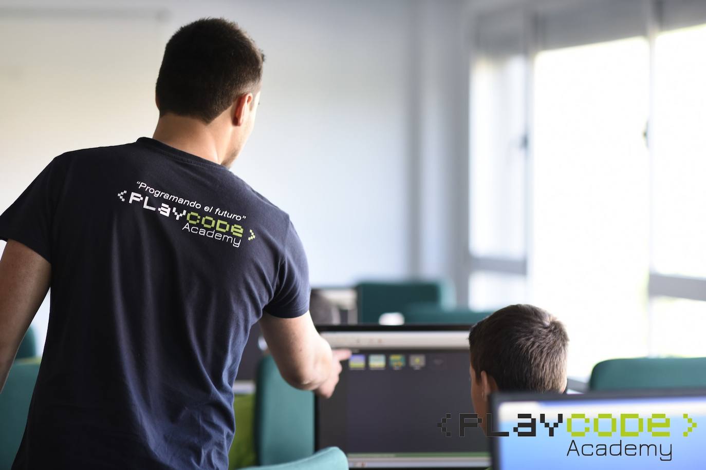 Play Code Academy, programando el futuro de los jóvenes leoneses. 