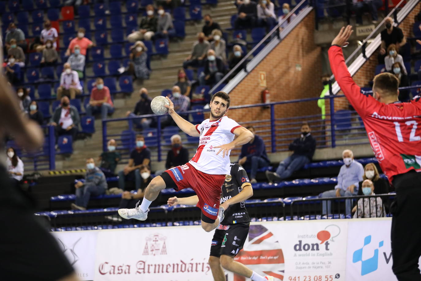 El conjunto ademarista ha disputado ante Logroño en tierras riojanas la ida de la eliminatoria previa a la fase de grupos de la EHF European League con derrota 34-30