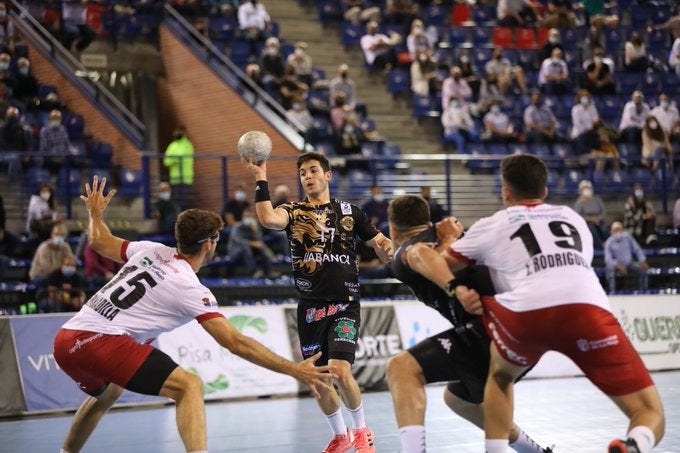 El conjunto ademarista ha disputado ante Logroño en tierras riojanas la ida de la eliminatoria previa a la fase de grupos de la EHF European League con derrota 34-30