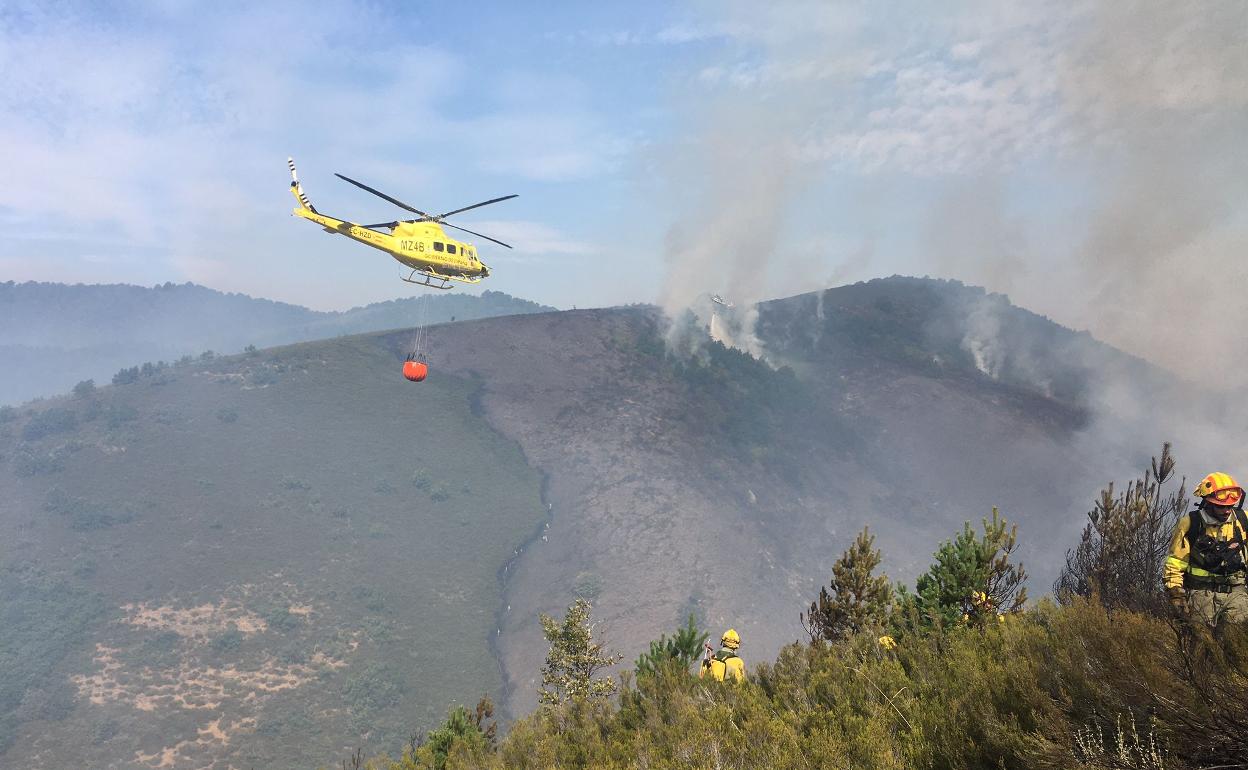 Imágenes del incendio localizado en Boca de Huérgano. 