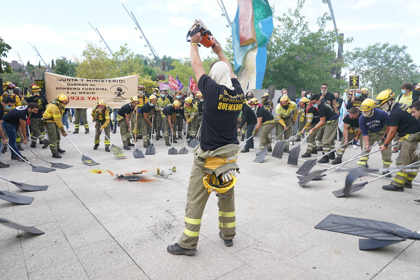 Manifestación del colectivo a las puertas de las Cortes. 