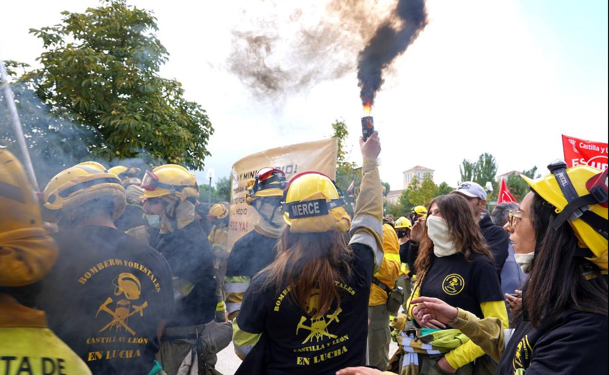 Imagen de la concentración este miércoles frente a las Cortes.