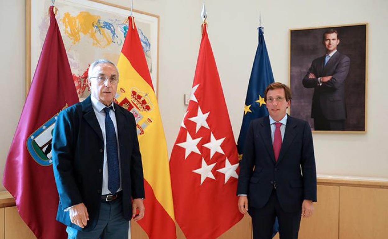 El presidente del COE, Alejandro Blanco, y el alcalde de Madrid, José Luis Martínez-Almeida. 