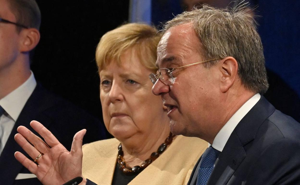Angela Merkel y el candidato de la CDU, Armin Laschet.