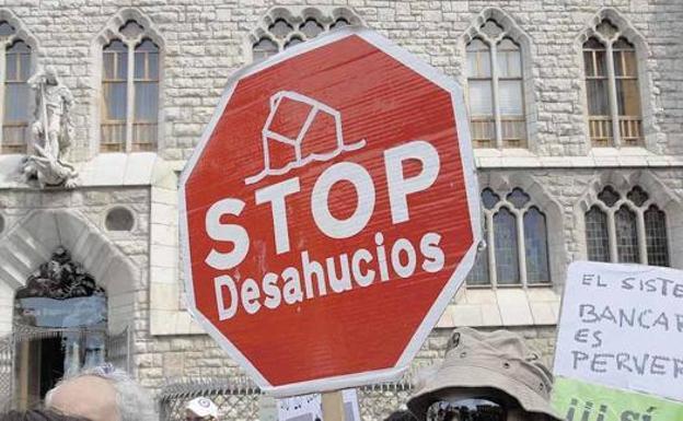 Imagen de una protesta contra los desahucios en León.