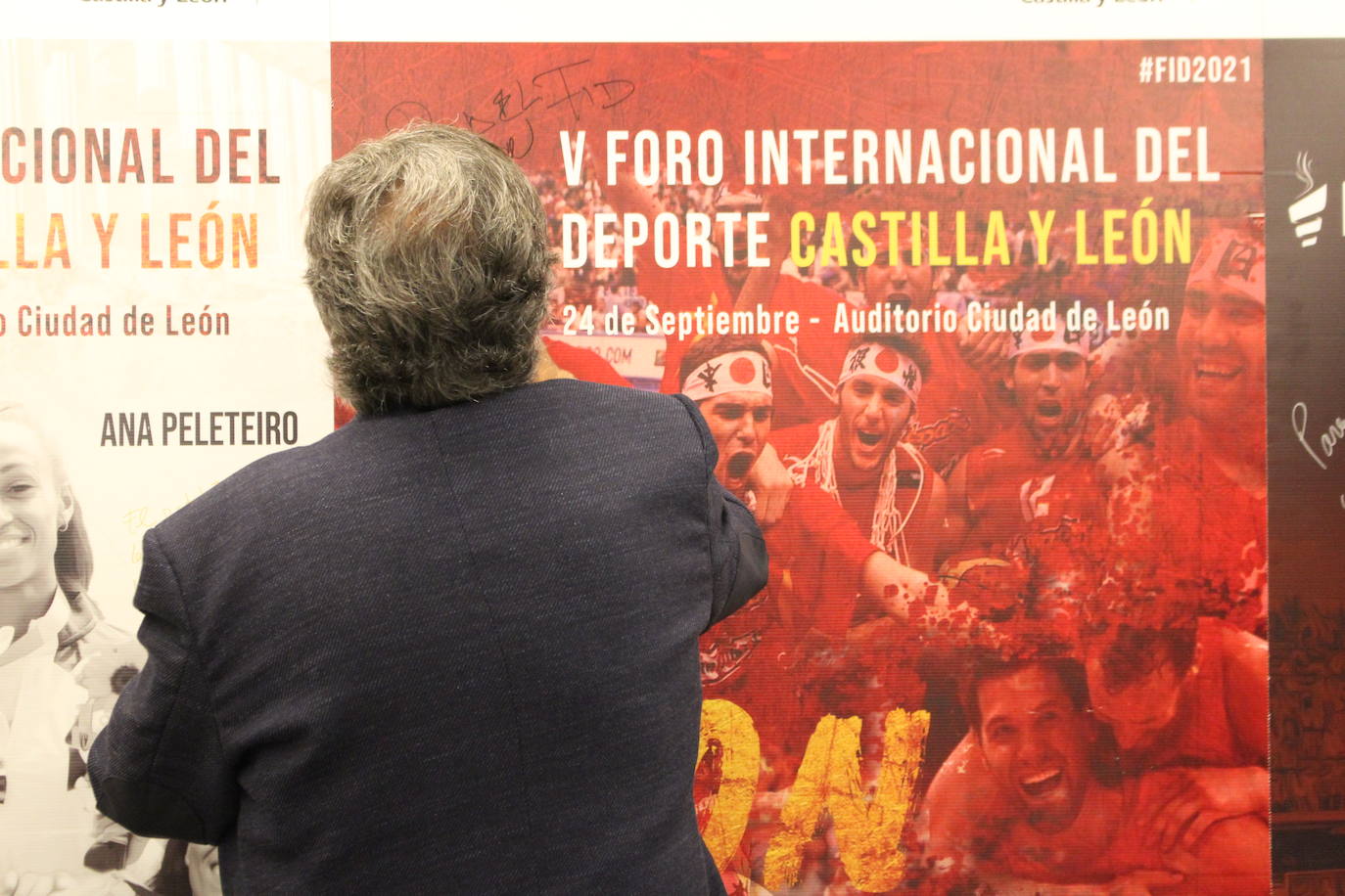 Cuatro integrantes de la selección española de baloncesto que conquistó el Mundial en 2006 y su entrenador, Pepu Hernández, recuerdan este hito en la capital de provincia.