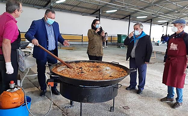 Imagen principal - Imágenes de la jornada celebrada en Camponaraya.