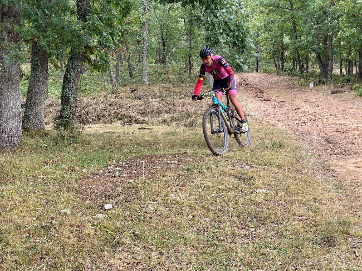 Más de 200 corredores han disfrutado de un recorrido de 50 kilómetros por la comarca de Tierras de Sahagún.
